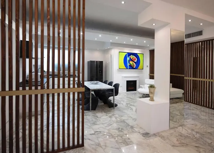 La Galleria Apartment *